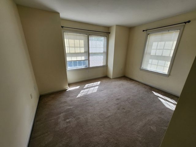 4 Edgemoor Circle 4, Wellesley, MA 02482