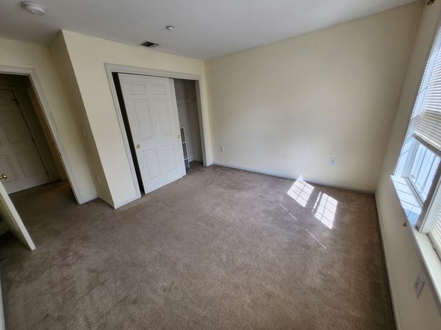 4 Edgemoor Circle 4, Wellesley, MA 02482