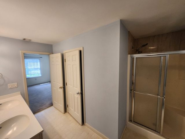 4 Edgemoor Circle 4, Wellesley, MA 02482