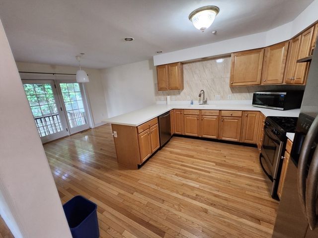 4 Edgemoor Circle 4, Wellesley, MA 02482