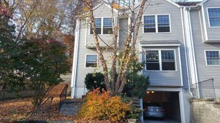 4 Edgemoor Circle 4, Wellesley, MA 02482
