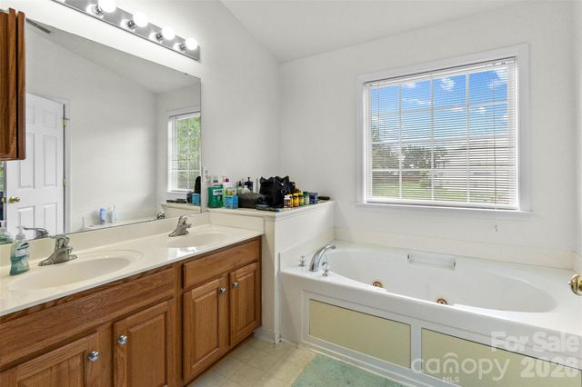 2725 Billings Park Drive, Charlotte, NC 28213