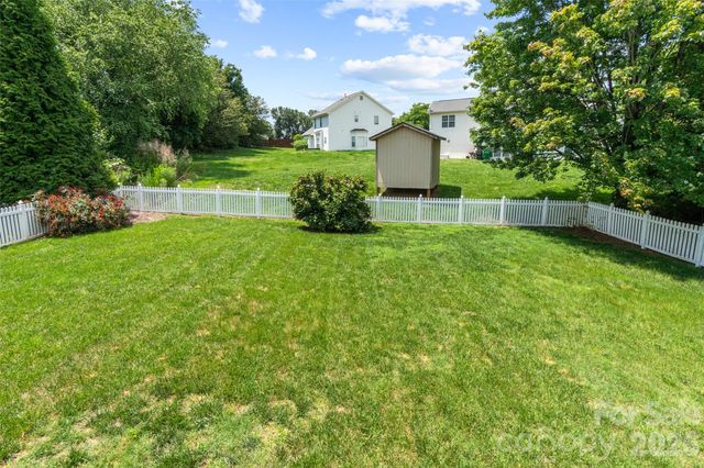 2725 Billings Park Drive, Charlotte, NC 28213