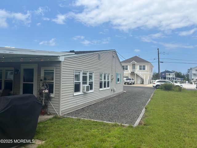 30 Nautilus Road, Waretown, NJ 08758