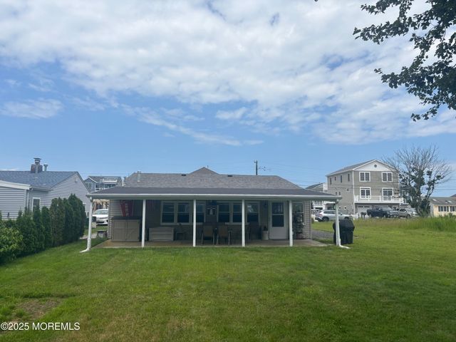 30 Nautilus Road, Waretown, NJ 08758