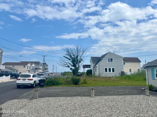 30 Nautilus Road, Waretown, NJ 08758