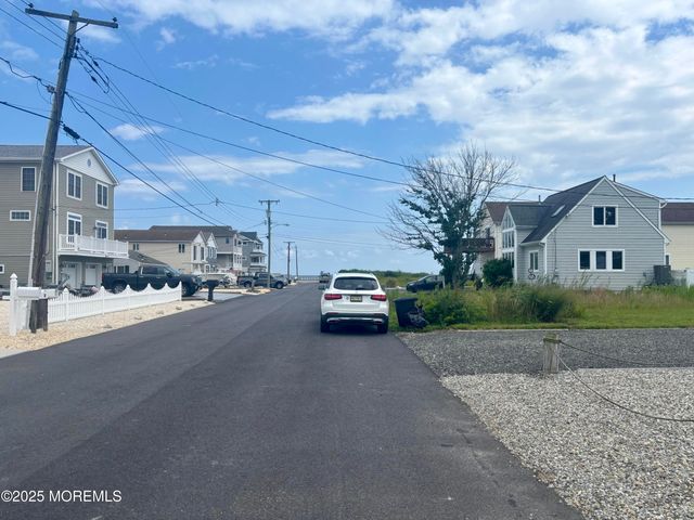 30 Nautilus Road, Waretown, NJ 08758