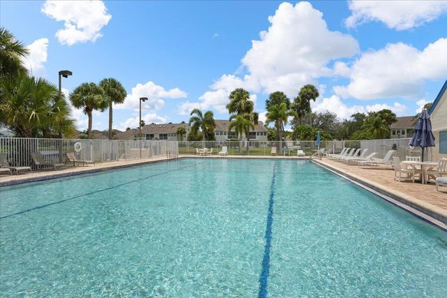 1901 Westminster Circle 1, Vero Beach, FL 32966