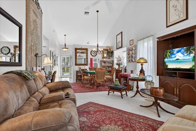 1901 Westminster Circle 1, Vero Beach, FL 32966