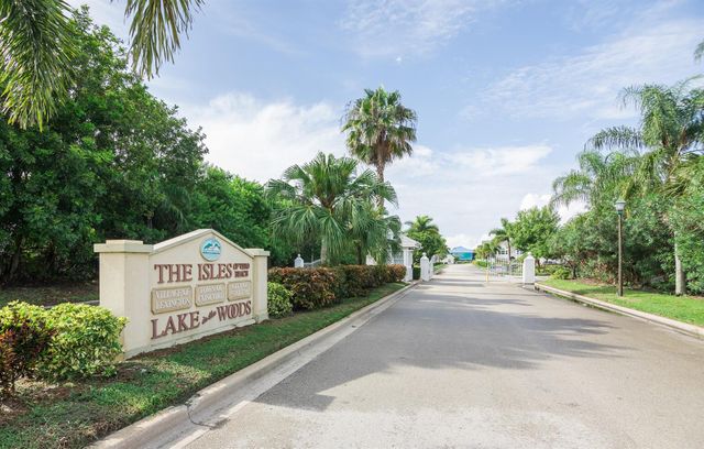 1901 Westminster Circle 1, Vero Beach, FL 32966