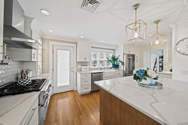 644 Weld St, Boston, MA 02132