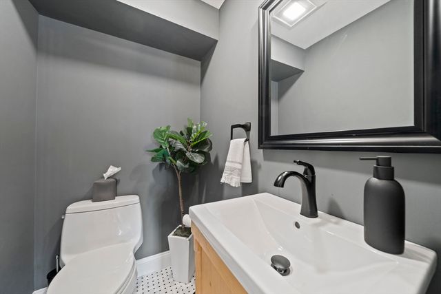 644 Weld St, Boston, MA 02132