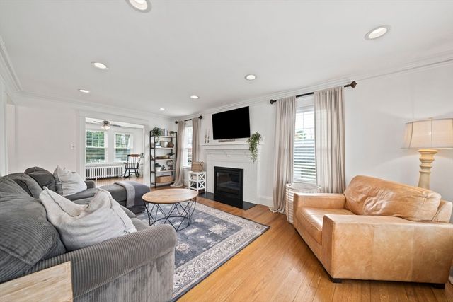 644 Weld St, Boston, MA 02132