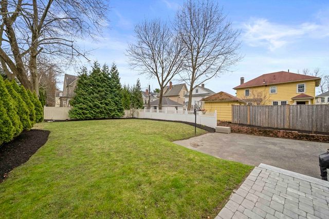 644 Weld St, Boston, MA 02132