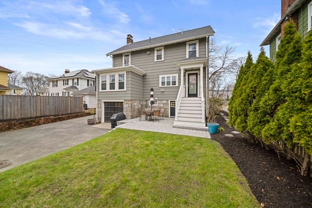 644 Weld St, Boston, MA 02132