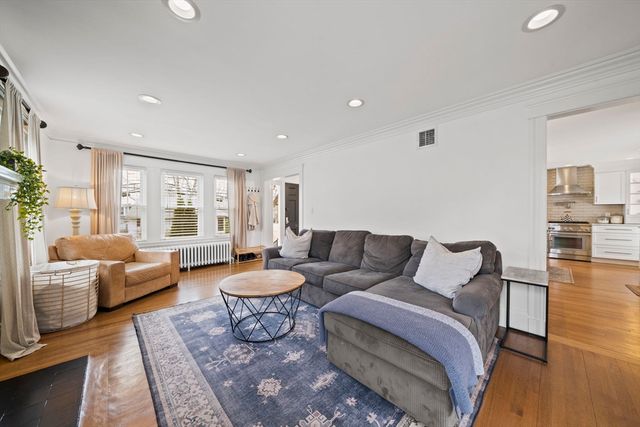 644 Weld St, Boston, MA 02132