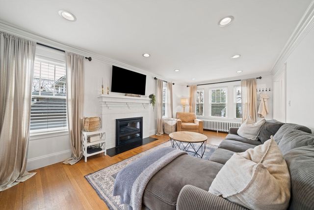 644 Weld St, Boston, MA 02132