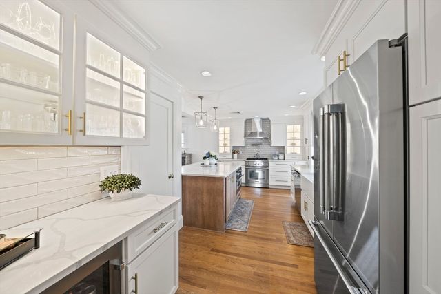 644 Weld St, Boston, MA 02132