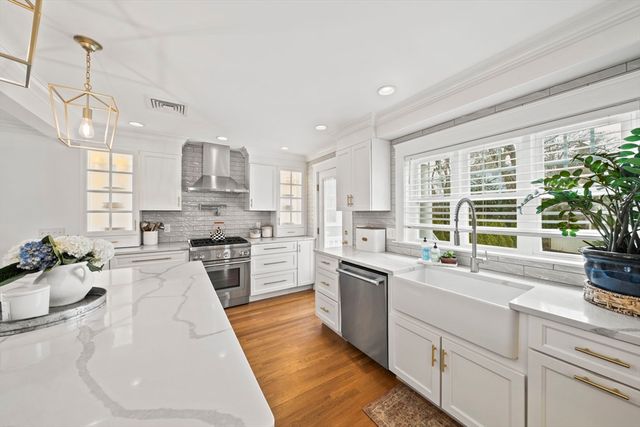 644 Weld St, Boston, MA 02132