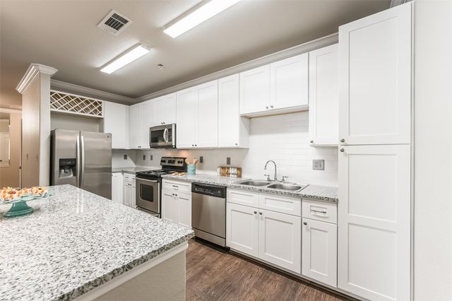 1711 Old Spanish Trail 228, Houston, TX 77054