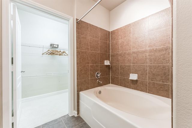 1711 Old Spanish Trail 228, Houston, TX 77054