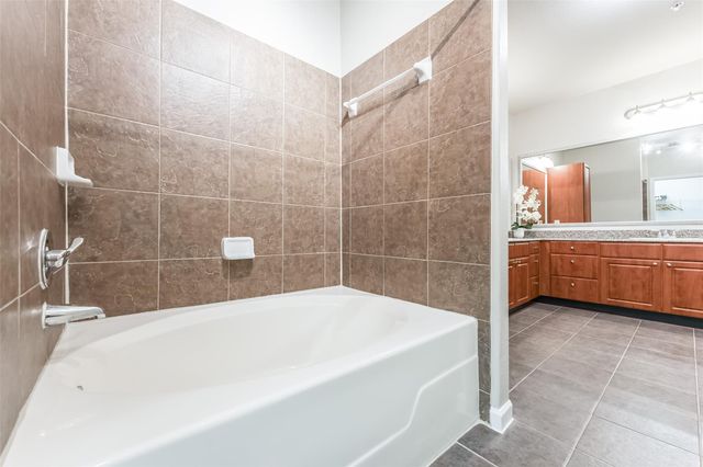 1711 Old Spanish Trail 228, Houston, TX 77054