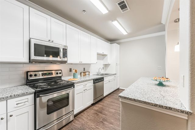 1711 Old Spanish Trail 228, Houston, TX 77054