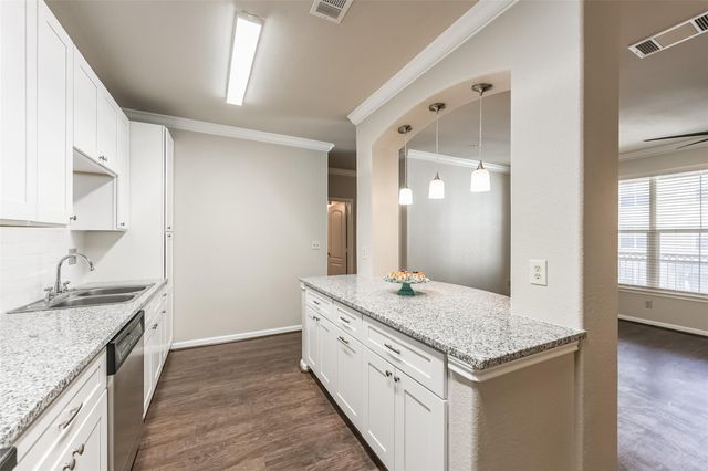1711 Old Spanish Trail 228, Houston, TX 77054