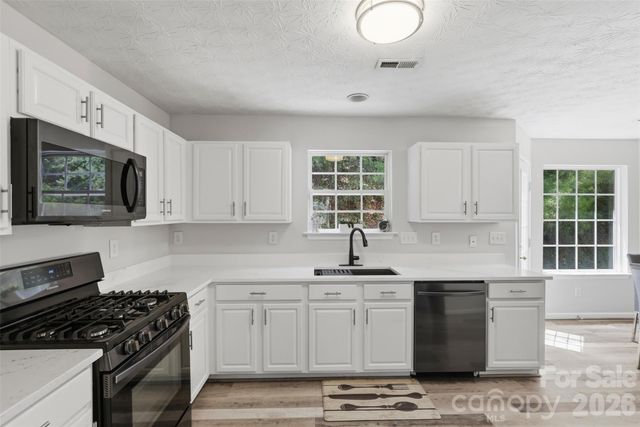 4923 Eagle Creek Drive, Charlotte, NC 28269