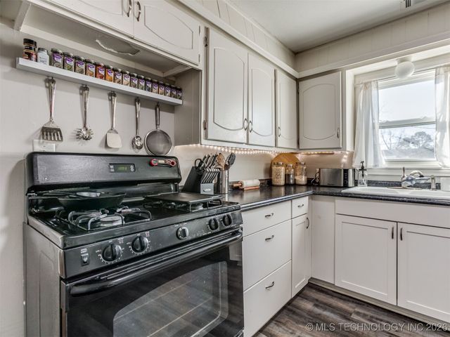 5926 E Newton Place, Tulsa, OK 74115