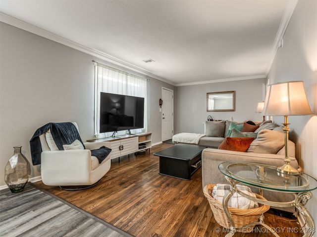 5926 E Newton Place, Tulsa, OK 74115