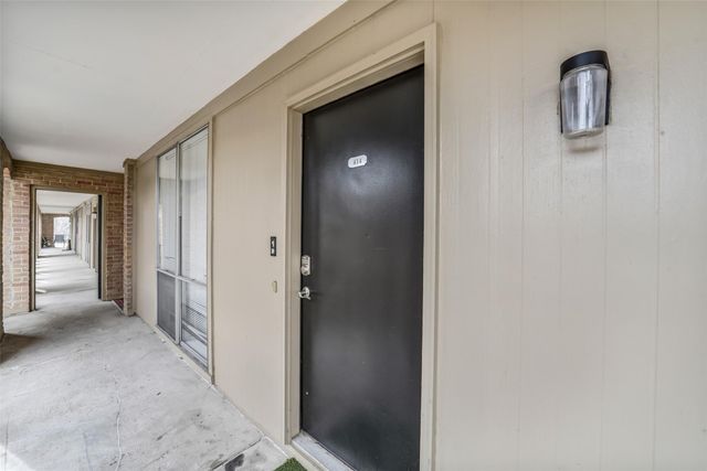 4643 Wild Indigo Street 414, Houston, TX 77027