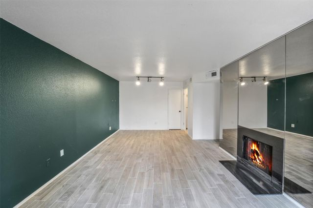 4643 Wild Indigo Street 414, Houston, TX 77027