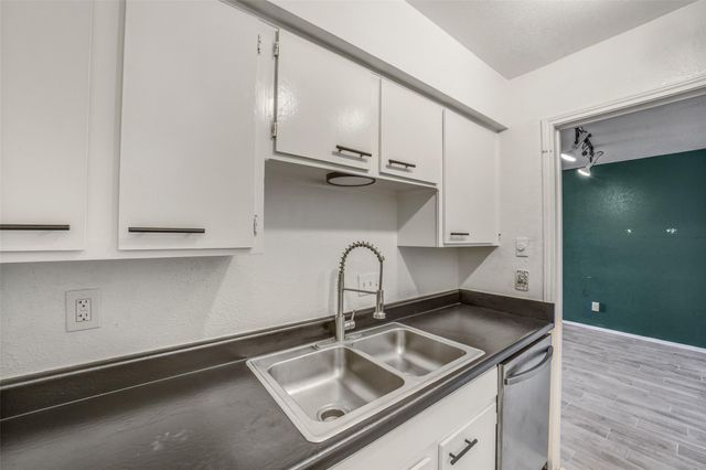 4643 Wild Indigo Street 414, Houston, TX 77027