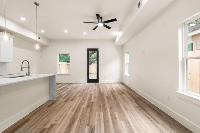 7901 Grandview Street B, Houston, TX 77051
