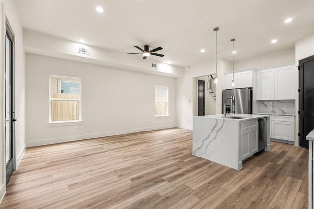 7901 Grandview Street B, Houston, TX 77051