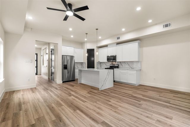7901 Grandview Street B, Houston, TX 77051