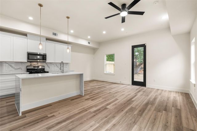 7901 Grandview Street B, Houston, TX 77051