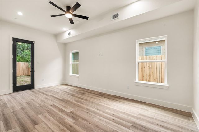 7901 Grandview Street B, Houston, TX 77051