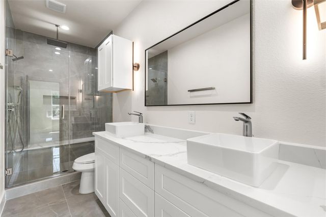 7901 Grandview Street B, Houston, TX 77051