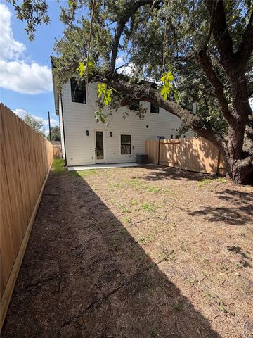 7901 Grandview Street B, Houston, TX 77051