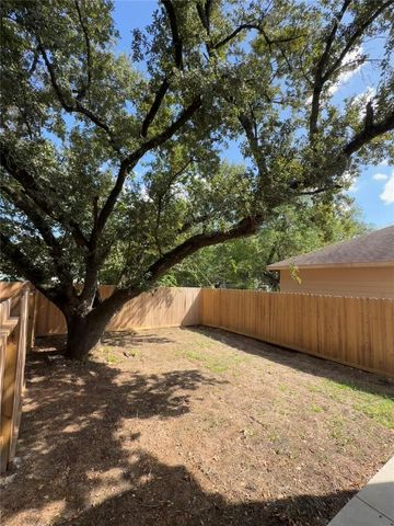 7901 Grandview Street B, Houston, TX 77051