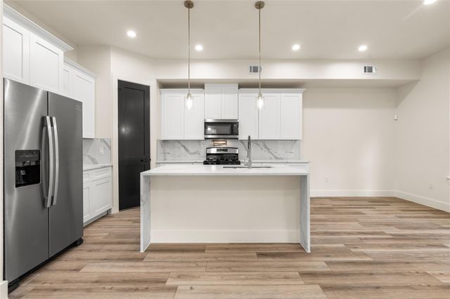 7901 Grandview Street B, Houston, TX 77051