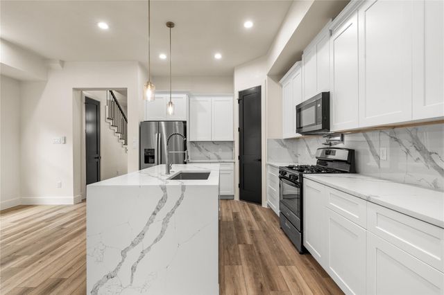 7901 Grandview Street B, Houston, TX 77051