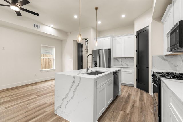 7901 Grandview Street B, Houston, TX 77051