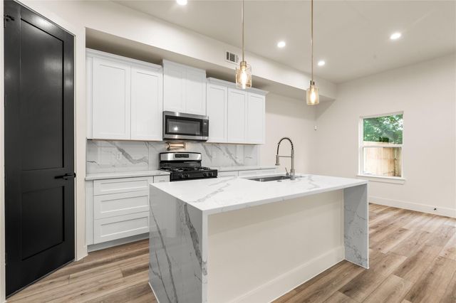 7901 Grandview Street B, Houston, TX 77051
