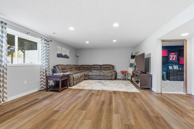 1002 W Highpeak Dr, Spokane, WA 99224