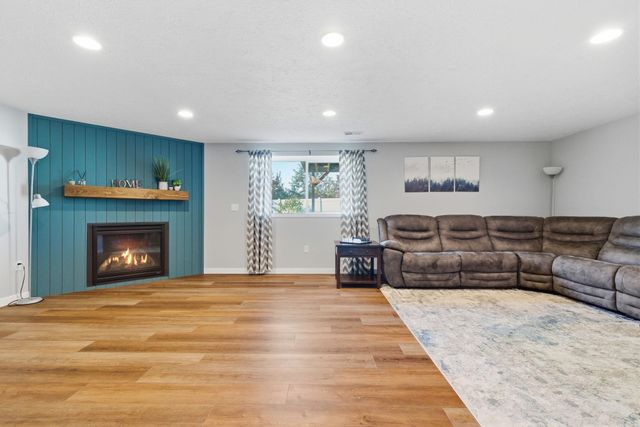 1002 W Highpeak Dr, Spokane, WA 99224