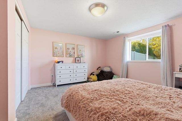 1002 W Highpeak Dr, Spokane, WA 99224