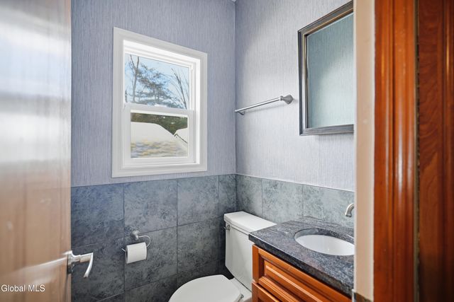 32 Brookwood Drive, Colonie, NY 12110